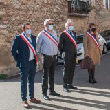 Le Maire de Tresserre, Michel THIRIET, et les trois adjoints, Jean-Baptiste TRILLES, Stéphanie PLANES et Darren RIGBY devant le monument aux morts pour la commune. 11 novembre 2020.