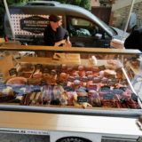 L'étal de la boucherie Lambert au marché de Tresserre