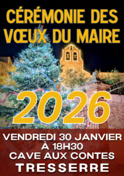 Voeux du maire de Tresserre le 30 janvier 2026 à 18h30 à la Cave aux Contes. Une photo prise de nuit du sapin décoré de Tresserre et l'église St Saturnin éclairée en arrière-plan.